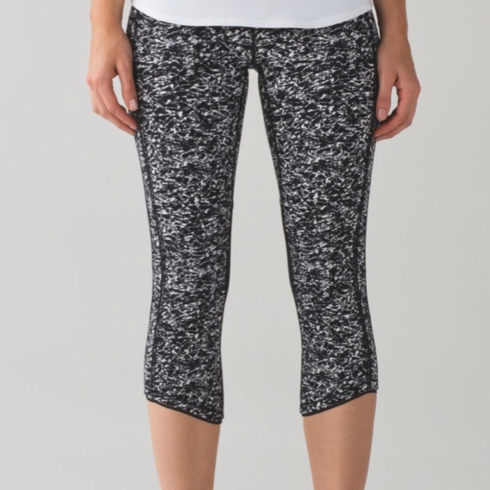Lululemon deep breath crop sz6 NWT